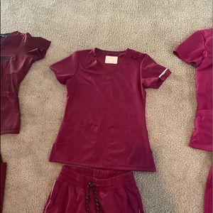 sketchers wine scrubs